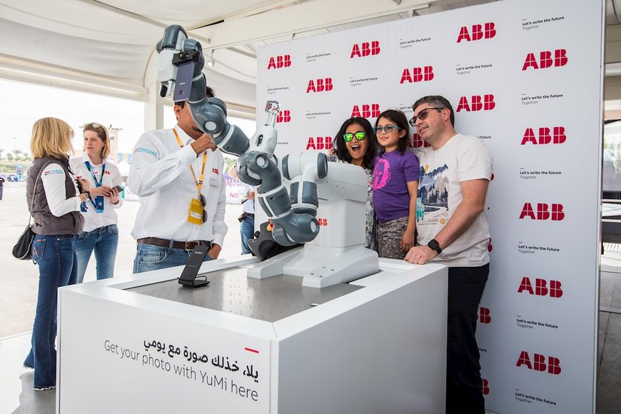 ABB:s banbrytande robot YuMi® har satt nya standarder för kollaborativ robotik i fem år